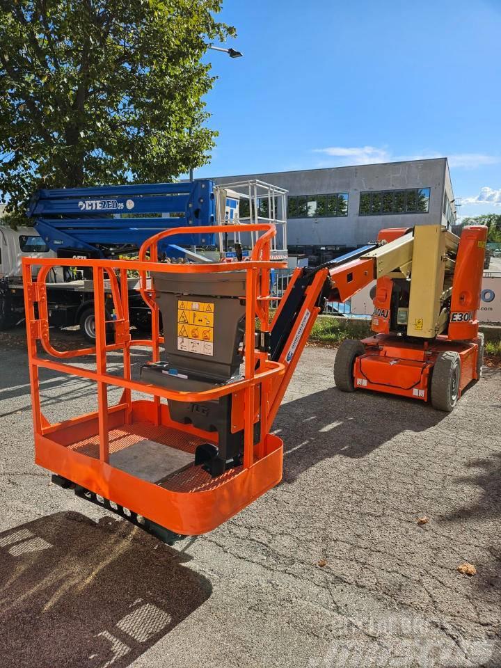 JLG E300AJP Plataformas con brazo de elevación manual