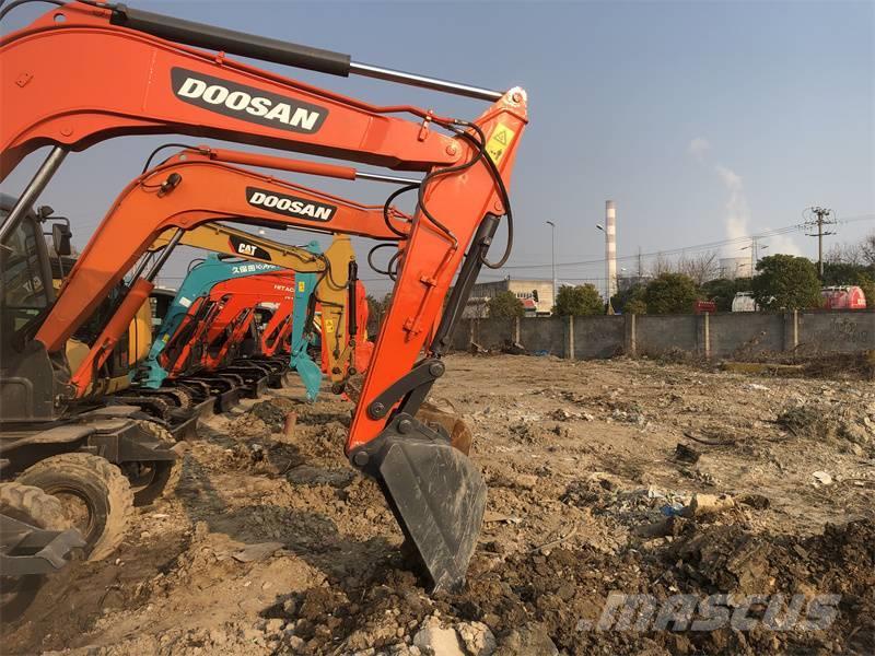 Doosan DX60 Excavadoras de ruedas