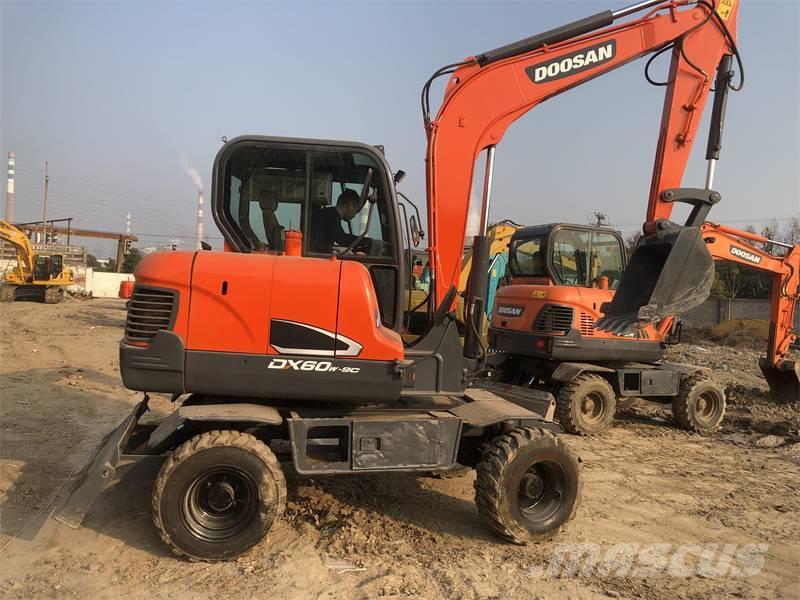 Doosan DX60 Excavadoras de ruedas