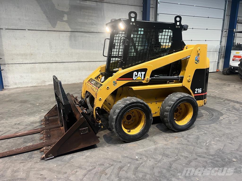 CAT 216 Minicargadoras