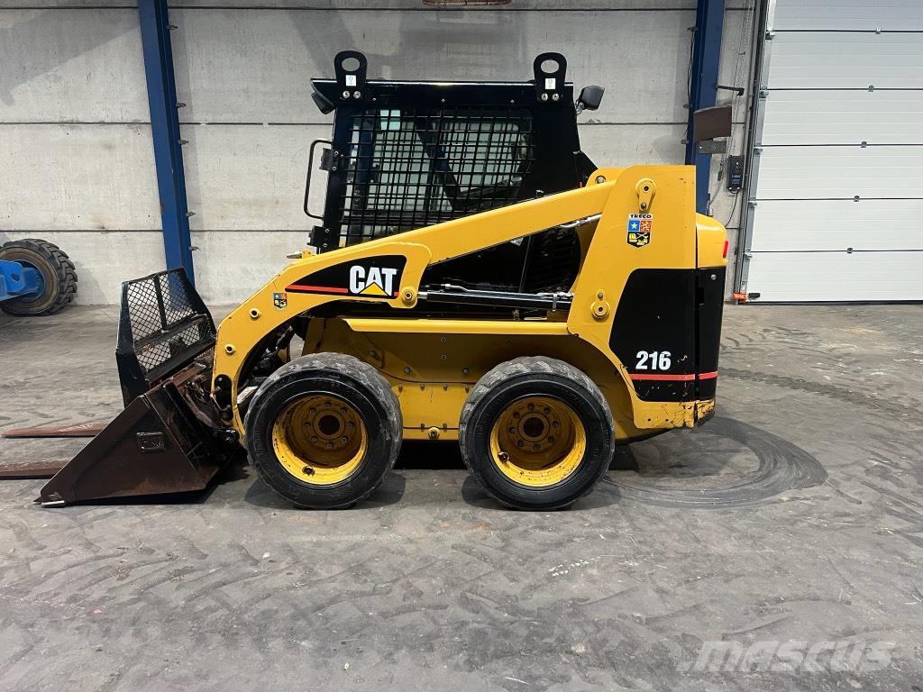 CAT 216 Minicargadoras