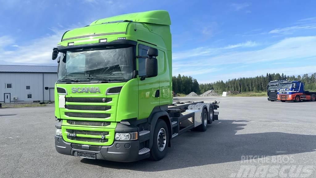 Scania R 520 Camiones con chasís y cabina