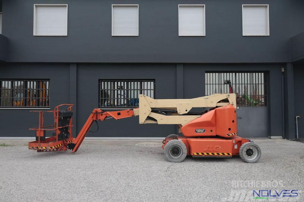 JLG E400AJPN Plataformas con brazo de elevación manual