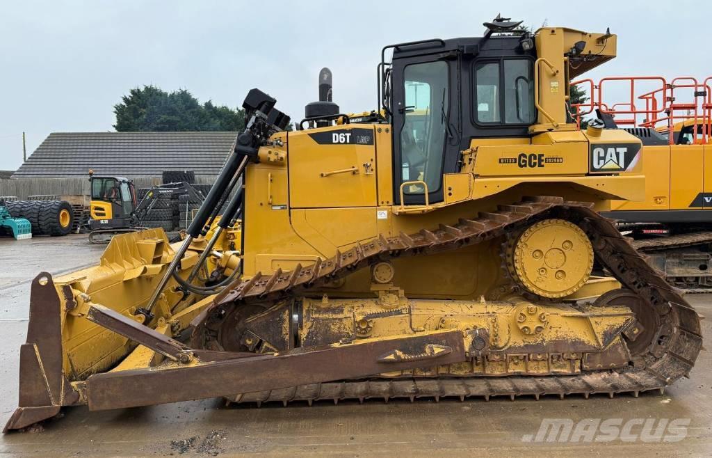 CAT D6T Buldozer sobre oruga