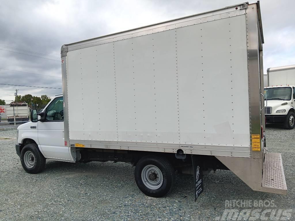 Ford E 350 Camiones con caja de remolque