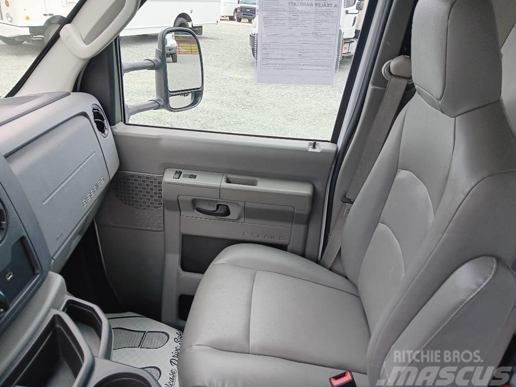 Ford E 350 Camiones con caja de remolque