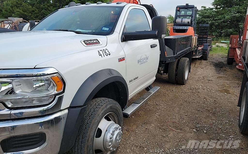 RAM 5500 Camiones de cama baja