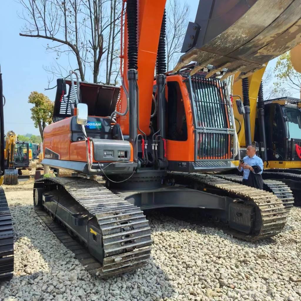 Doosan DX 225 Excavadoras sobre orugas