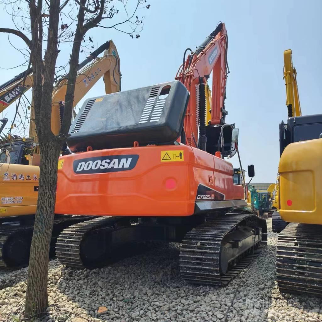 Doosan DX 225 Excavadoras sobre orugas