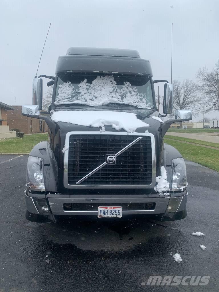 Volvo VNL730 Camiones tractor