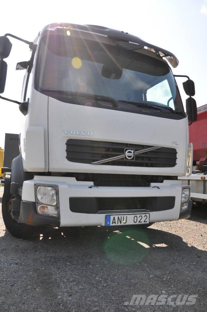 Volvo FL240 4x2 Camiones con chasís y cabina