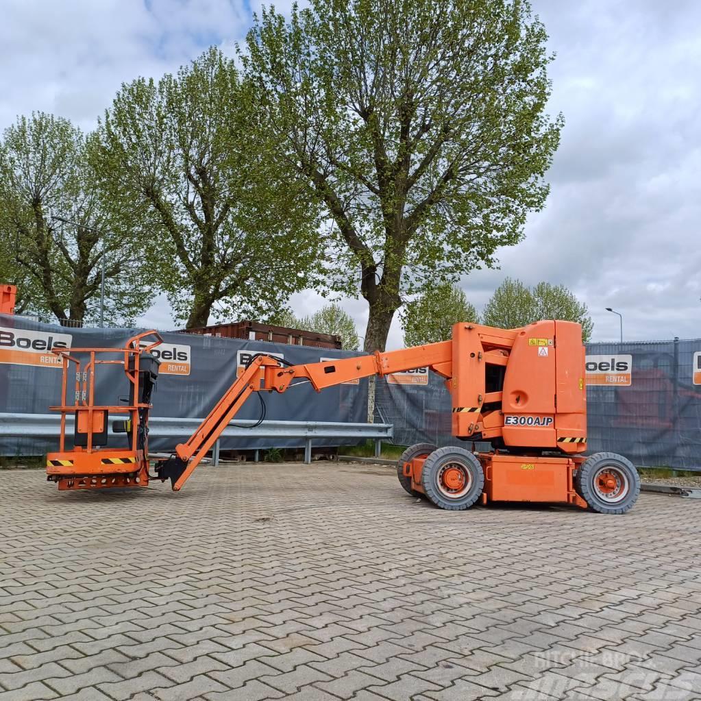 JLG E300AJP Plataformas con brazo de elevación manual