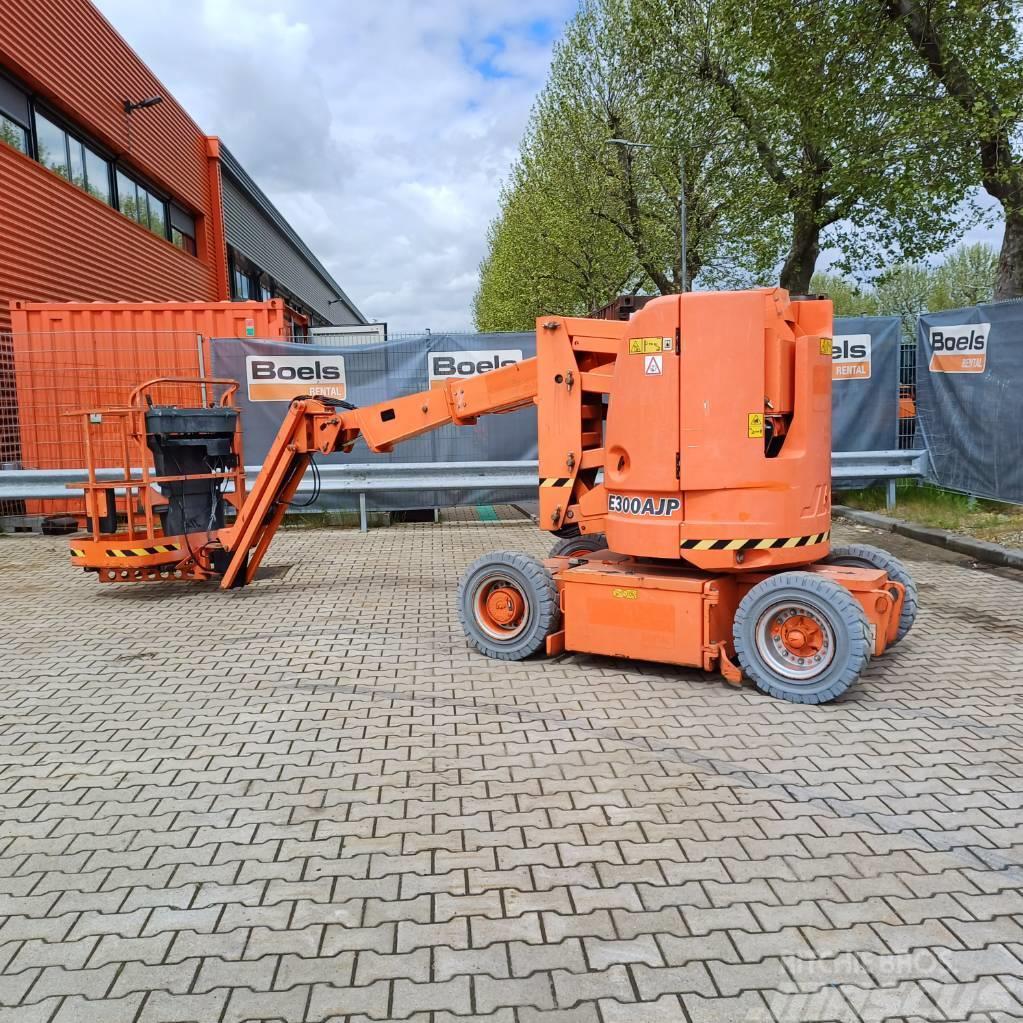 JLG E300AJP Plataformas con brazo de elevación manual