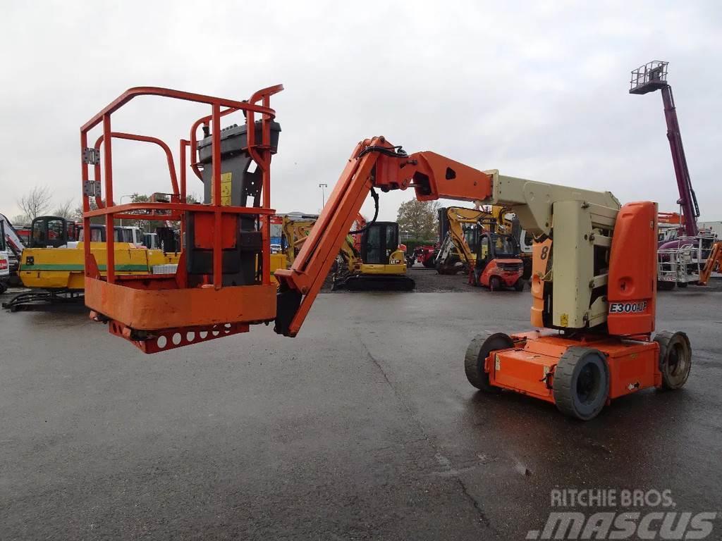 JLG E300AJP Plataformas con brazo de elevación manual