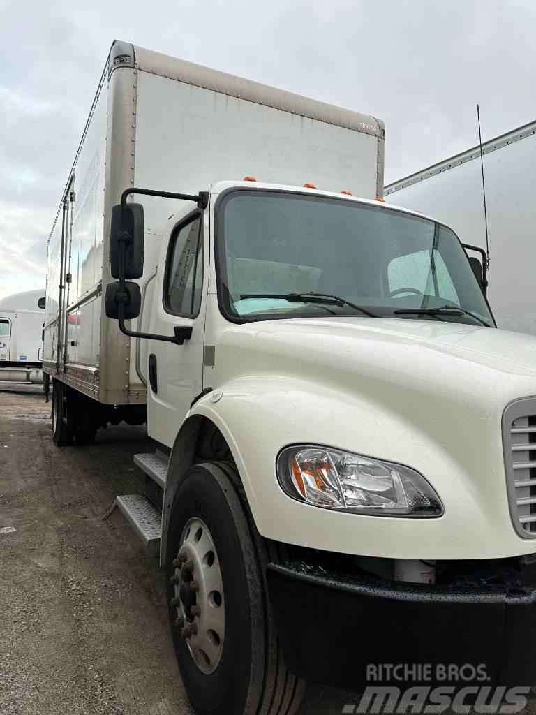 Freightliner M2 106 Camiones con caja de remolque