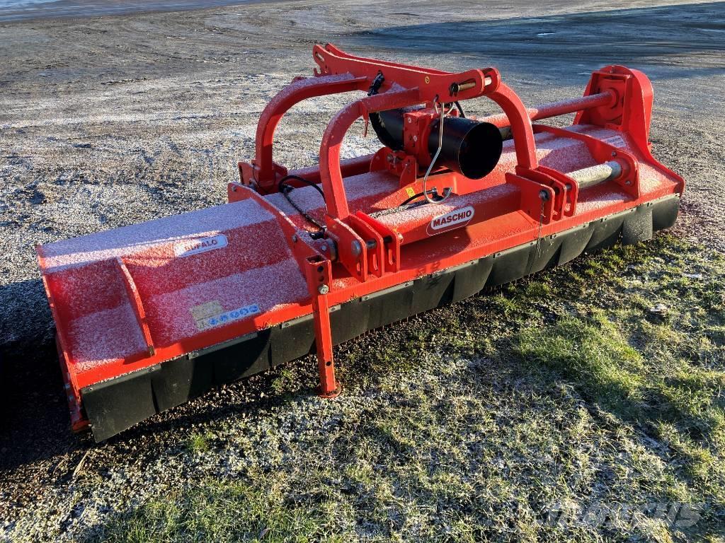 maschio bufalo 300 Segadoras y cortadoras de hojas para pasto