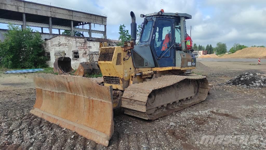 Komatsu D41P-6 Buldozer sobre oruga