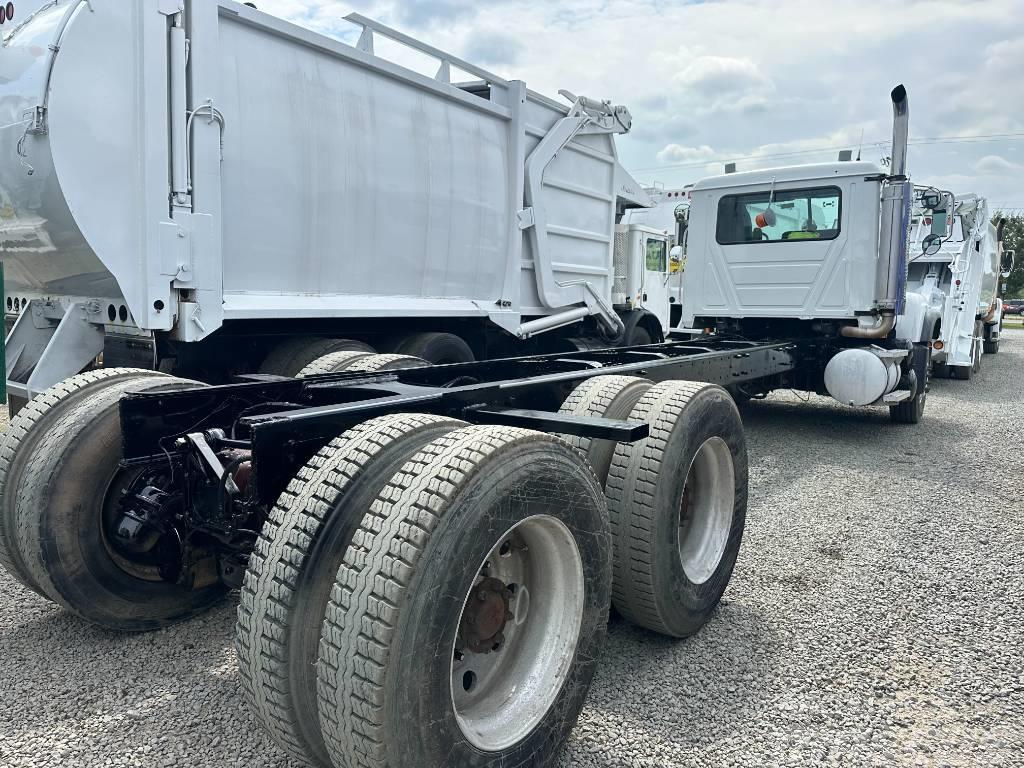 Mack CV 713 Camiones con chasís y cabina