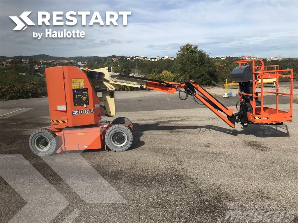 JLG E300 AJ Plataformas con brazo de elevación manual