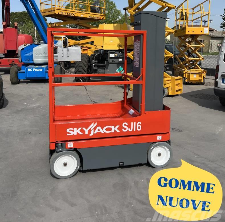 SkyJack SJ 16 Plataformas con jaula de elevación