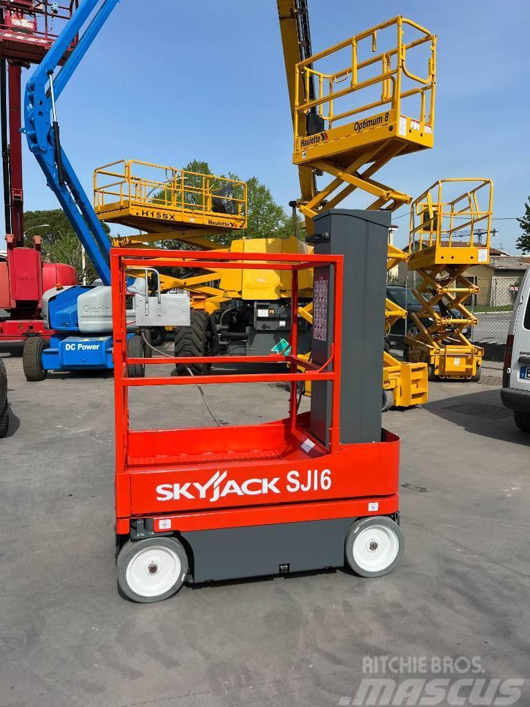 SkyJack SJ 16 Plataformas con jaula de elevación