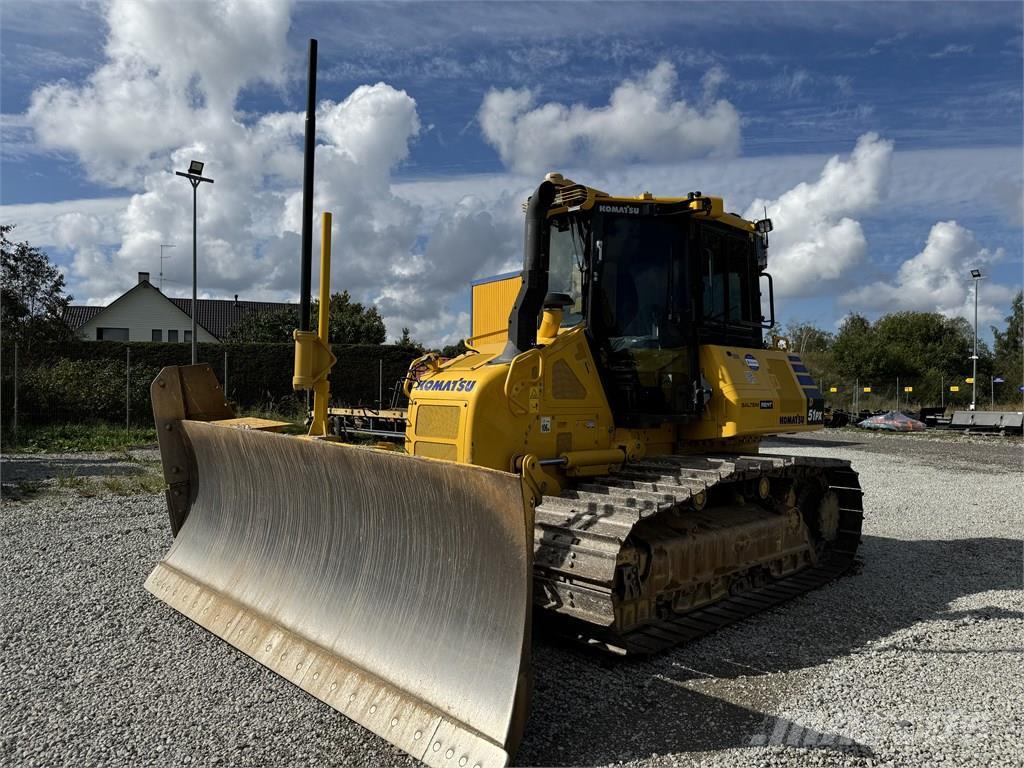 Komatsu D51PX-24E0 Buldozer sobre oruga