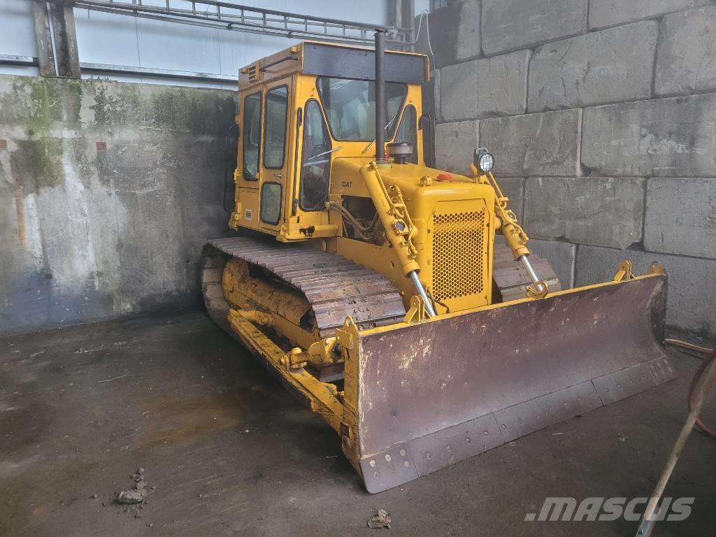 CAT D 4 Buldozer sobre oruga