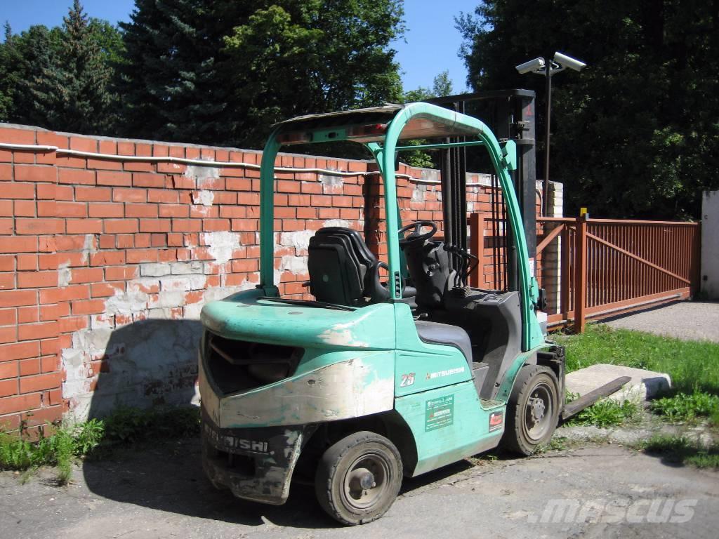 Mitsubishi FD25N Camiones diesel