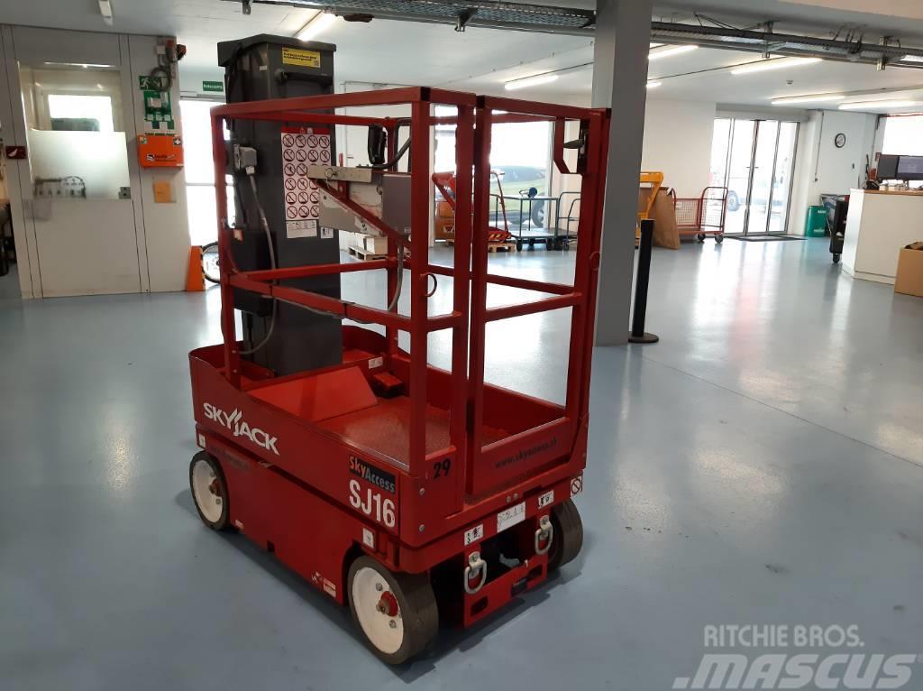 SkyJack SJ 16 Plataformas con jaula de elevación