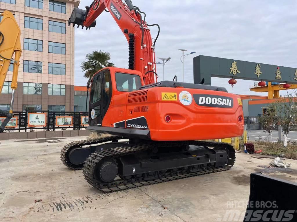 Doosan DX225 Excavadoras sobre orugas