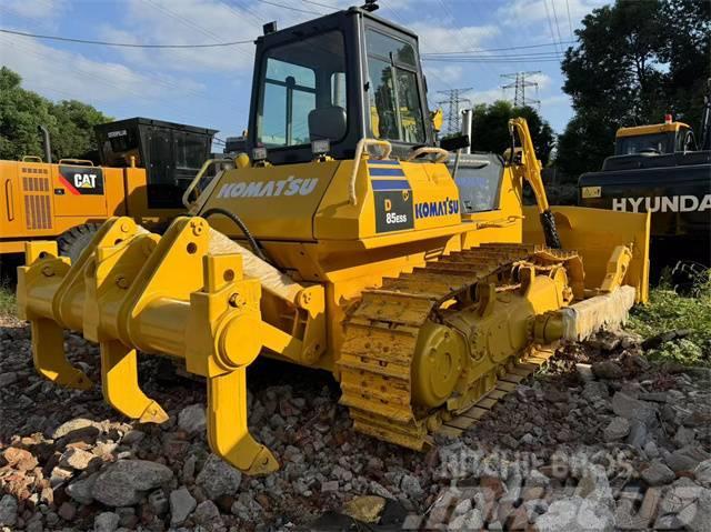 Komatsu D 85 Buldozer sobre oruga