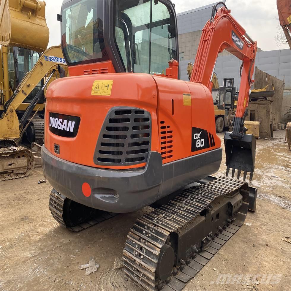 Doosan DX 60 Excavadoras sobre orugas