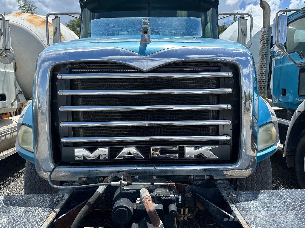 Mack GU 800 Otros camiones