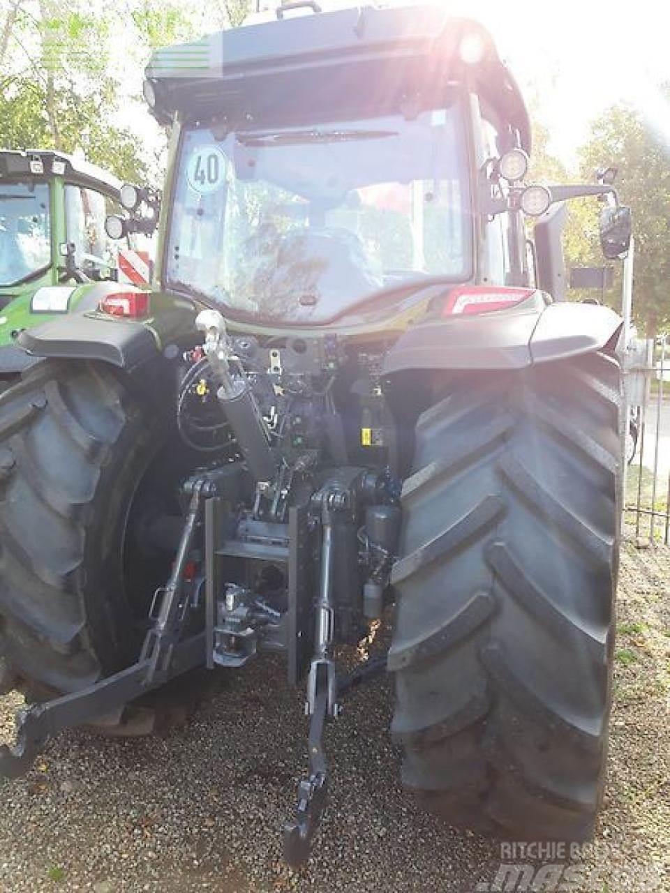 Valtra g135a Tractores