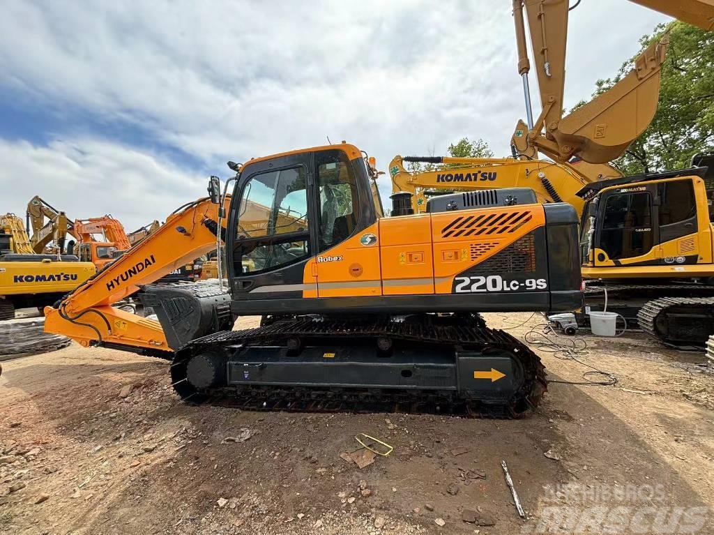 Hyundai 220LC-9S Excavadoras sobre orugas