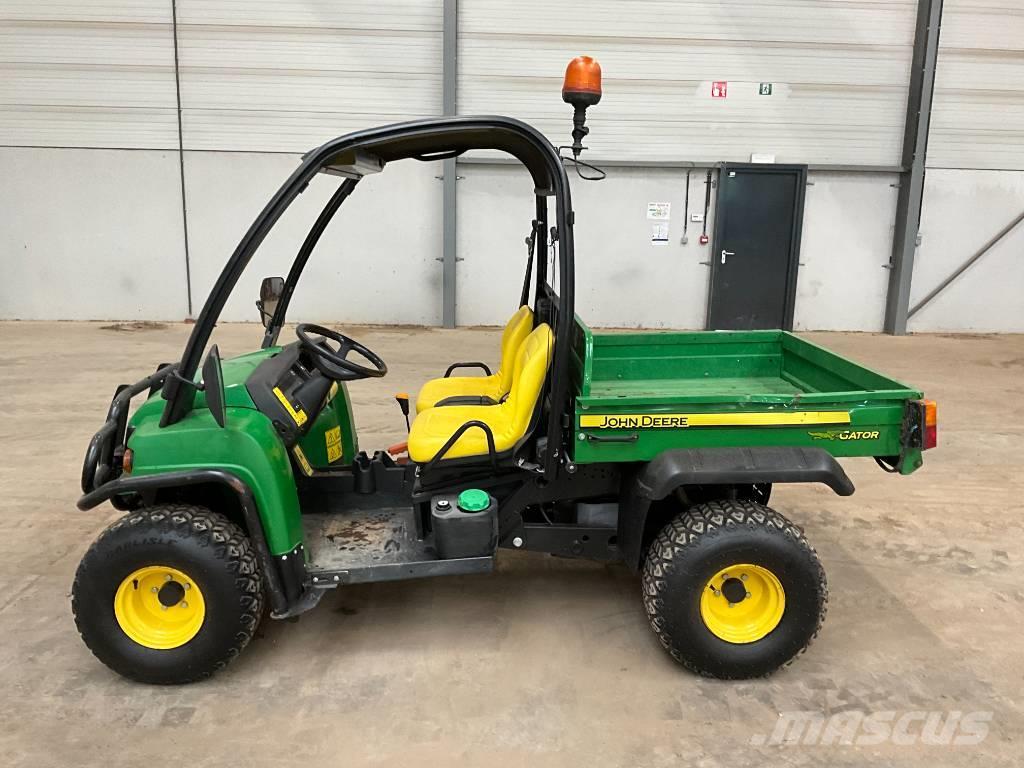 John Deere Gator Maquinarias para servicios públicos