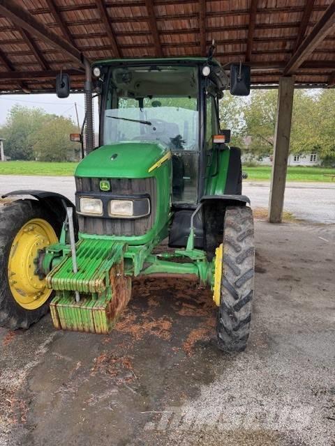 John Deere 5820 Tractores