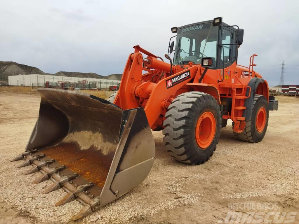 Doosan DL 300 Cargadoras sobre ruedas