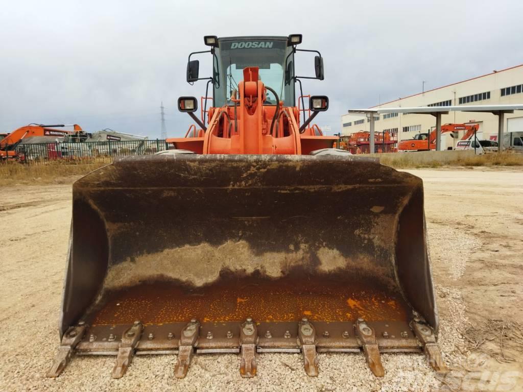 Doosan DL 300 Cargadoras sobre ruedas