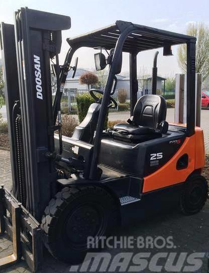 Doosan D25S-5 Camiones diesel