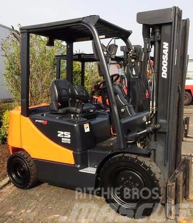 Doosan D25S-5 Camiones diesel