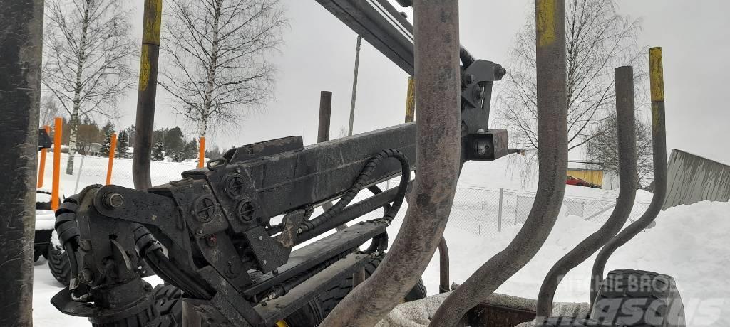 Hakki 4676+Metsäkärry Grúas y cargadoras