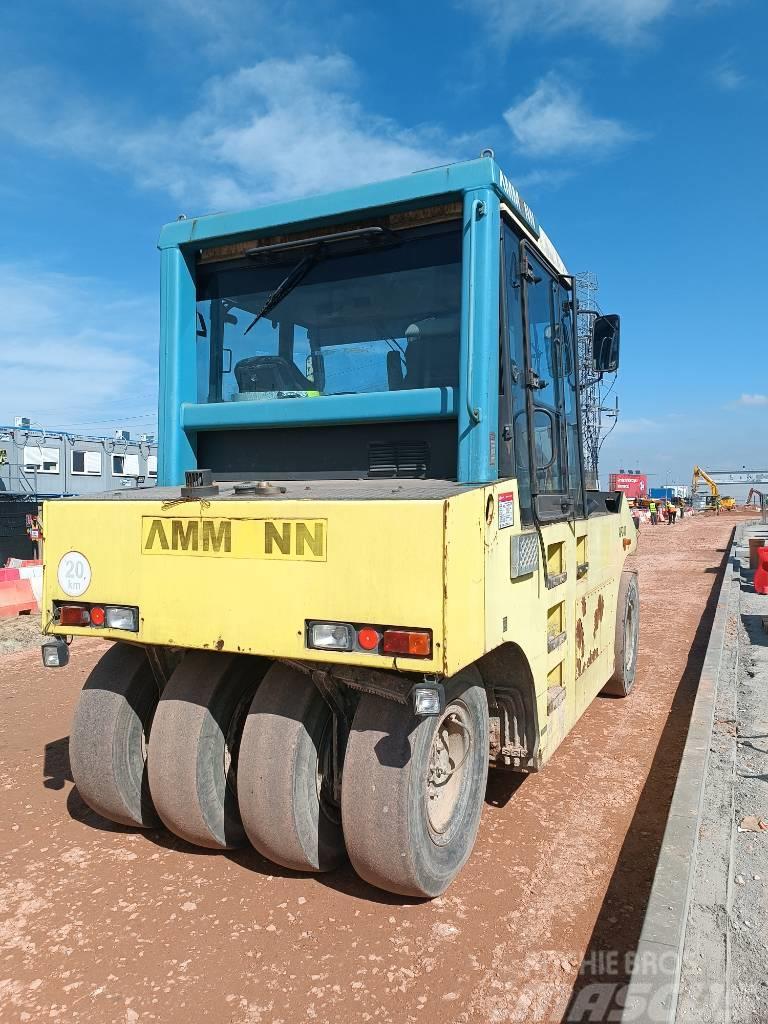 Ammann AP 240 Rodillos sobre neumáticos