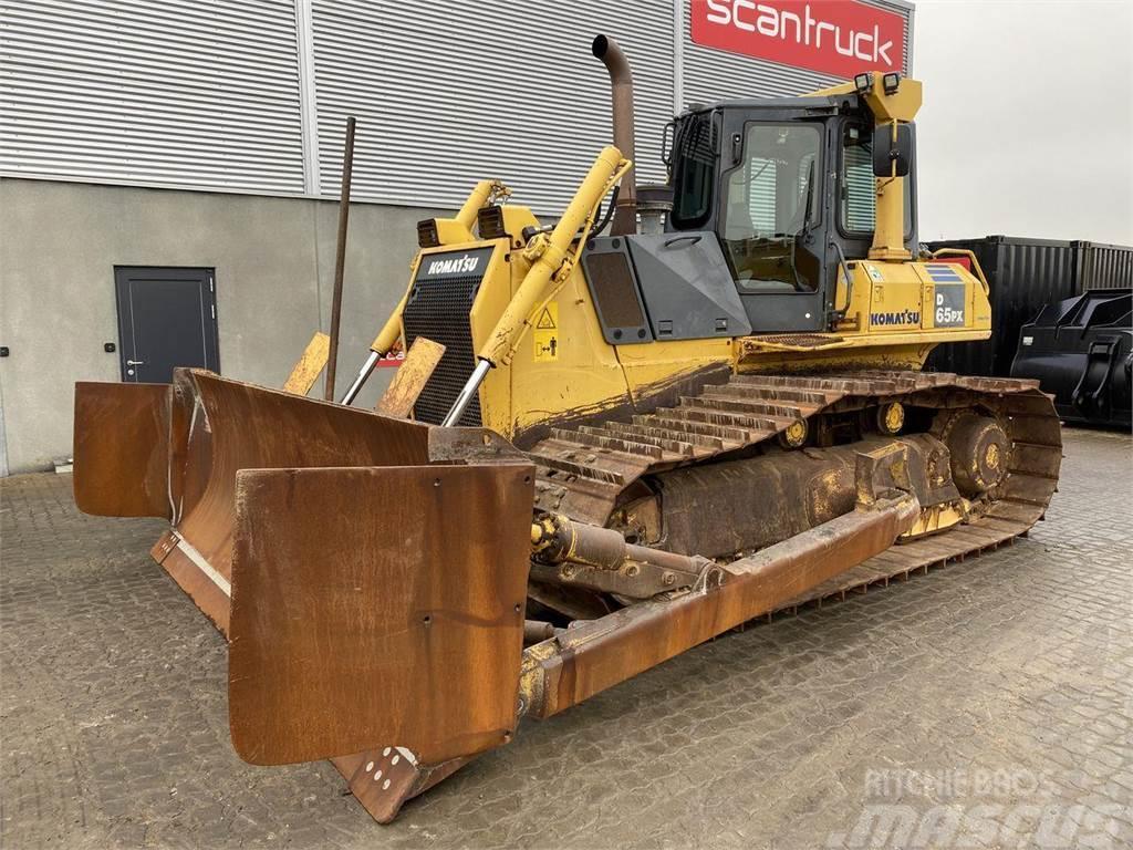 Komatsu D65PX Buldozer sobre oruga