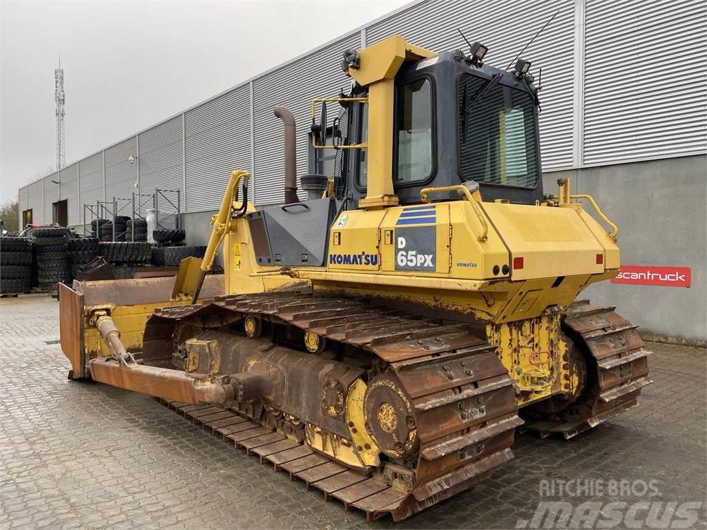 Komatsu D65PX Buldozer sobre oruga