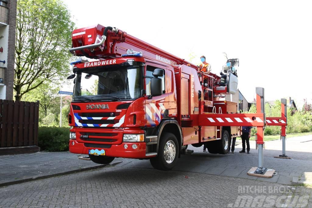 Bronto Skylift F32TLK Plataformas sobre camión