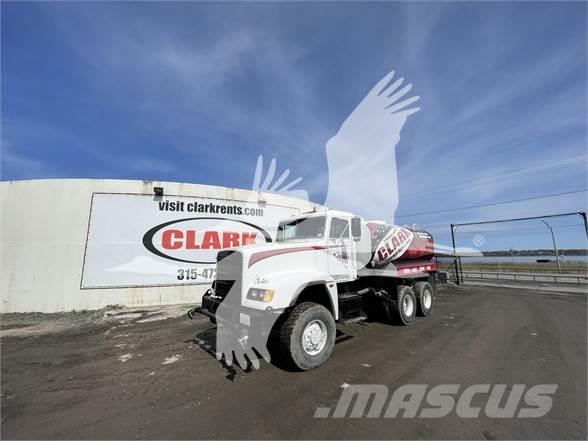 Freightliner FLD120 Camiones cisterna