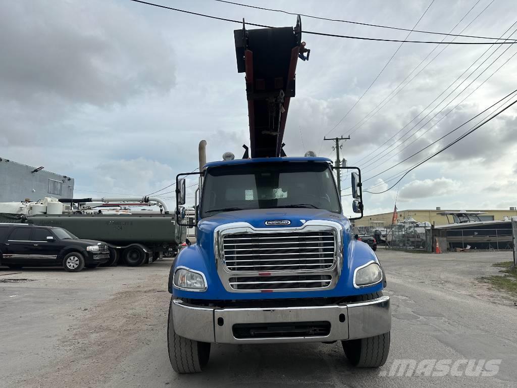 Freightliner M2 Camiones de cama baja