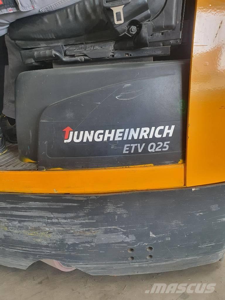 Jungheinrich ETVQ 25 Montacargas de 4 vías