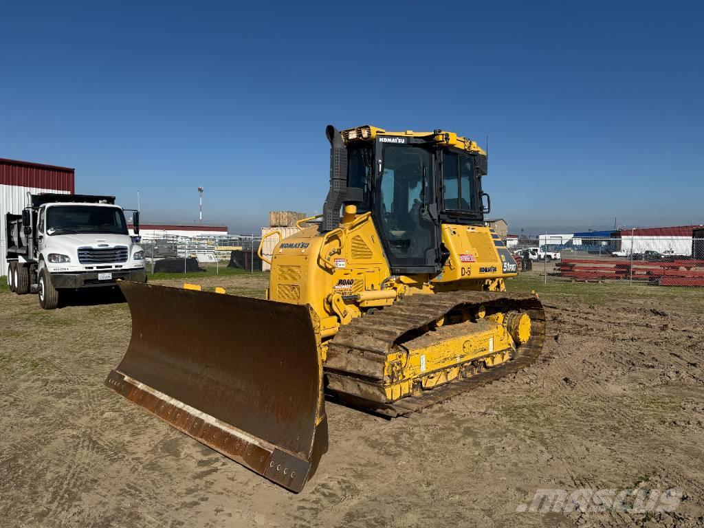 Komatsu D51PXi-24 Buldozer sobre oruga